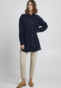Fransa FRFAMADDIE - Blúzka so zapínan�ím na gombíky - navy blazer