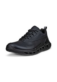 Chaussures de sport noires avec une tige synthétique lisse, un col rembourré et une semelle en caoutchouc texturée avec des découpes pour la ventilation.