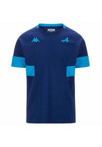 Camiseta atlética azul marino de manga corta, con acentos en azul aqua en las mangas y el logo. Fabricada con un material suave y transpirable.