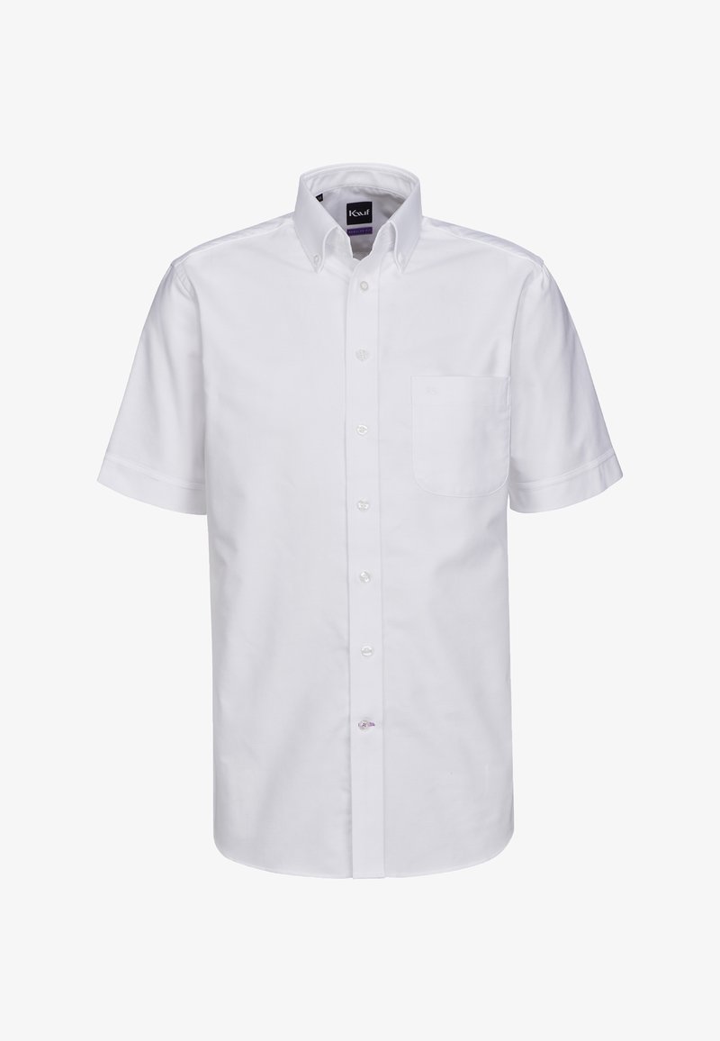 Camicia bianca a maniche corte, in tessuto di cotone, con colletto classico, taschino singolo sul petto, bottoni in plastica, texture liscia, design minimalista.