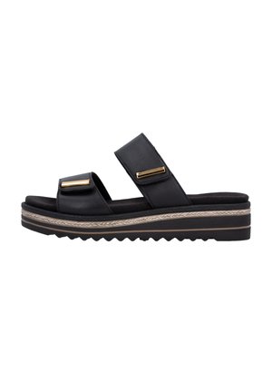 Sandale plateforme noire avec deux brides ajustables ornées d'accents rectangulaires dorés et une semelle texturée à plusieurs couches.