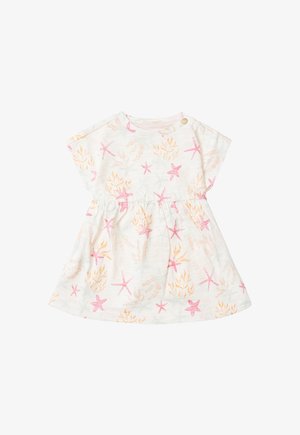 Biała sukienka niemowlęca z krótkim rękawem, ozdobiona różowymi rozgwiazdami i pomarańczowymi wzorami morszczynu, ze ściąganym w pasie i zatrzaskiem na ramieniu.
