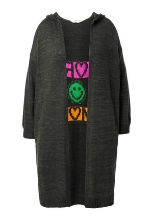 Cardigan à capuche ouvert en tricot vert foncé avec des manches courtes. Il présente de grands visages souriants multicolores et des motifs de cœurs sur la couche intérieure.
