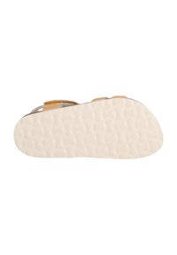 Lichte sandaal met een gestructureerde witte rubberen zool, voorzien van een gouden bandenontwerp. Het bovenwerk is gemaakt van ademend materiaal voor comfort.