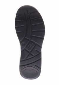Schwarze Gummisohle mit tiefen Rillen, rechteckigen Mustern und dem Eindruck "Finn Comfort Deutschland", Größe 44, mit Stoßdämpferabsatz.
