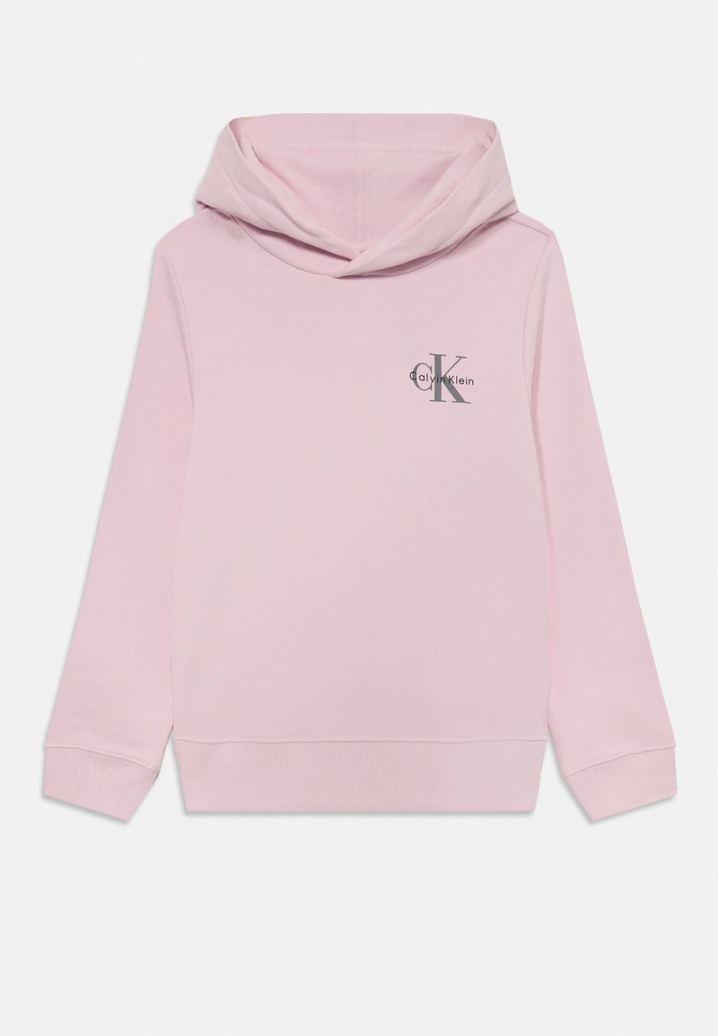 Felpa rosa chiaro realizzata in tessuto morbido, con grande cappuccio, maniche lunghe e logo Calvin Klein stampato in grigio sul petto.