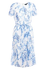 Blommig klänning med blå blommor och bladmönster på vit bakgrund. Korta ärmar, knytning i midjan och knälång design. Lättviktsmaterial.