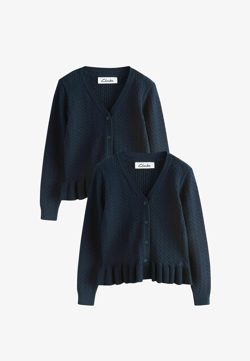 Deux cardigans bleu marine en maille torsadée avec col en V, fermeture par boutons, manches longues et ourlets à volants de la marque Clarks.