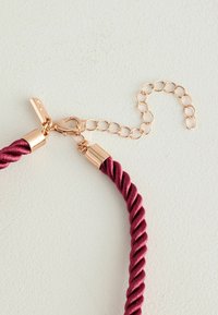 Necklace - gold tone