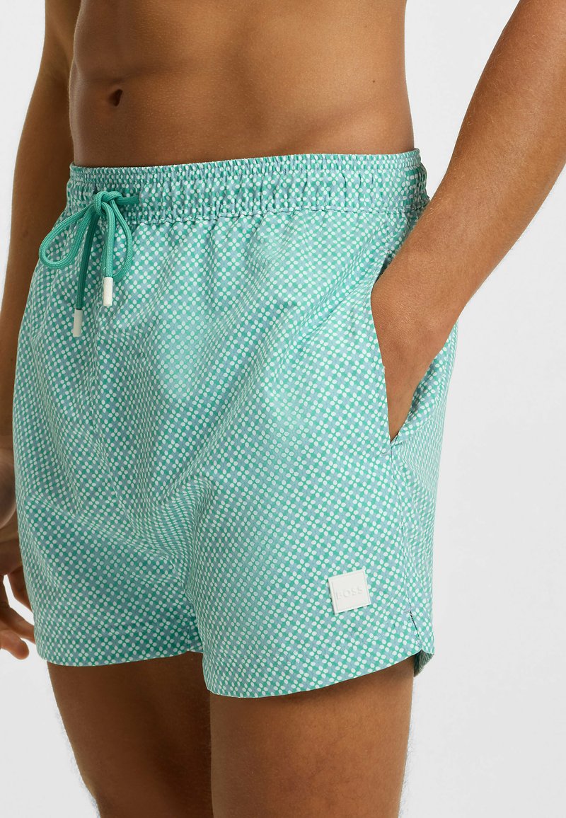 BOSS Badeshorts - green eleven