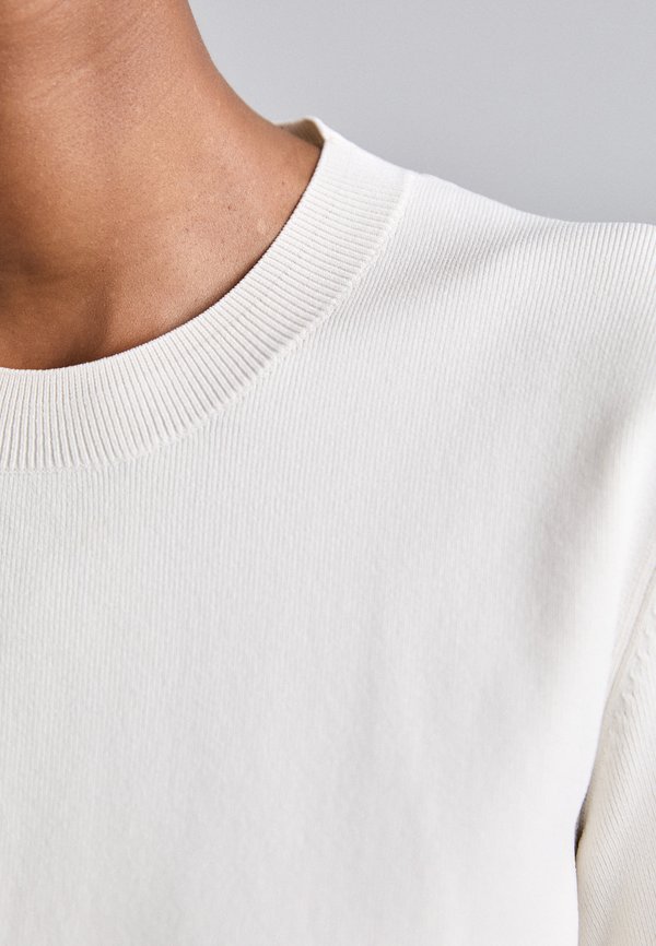 PHOEBE - Basic T-shirt2