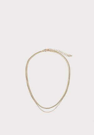 Collier doré à double rang avec une fine chaîne et une chaîne serpent plus épaisse, doté d'un fermoir réglable, sur fond blanc uni.