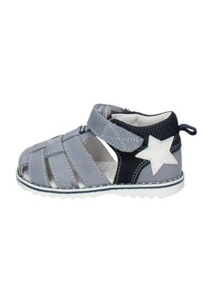 Sandalo grigio e nero per bambino piccolo con cinturino in velcro, dettaglio stella bianca e design con punta aperta su sfondo bianco.