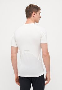 Champion TRAINING KOMPRESSION - T-skjorte til trening - white