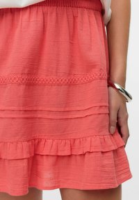Vero Moda VMPRETTY SHORT SKIRT - Falda acampanada - dubarry