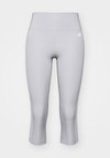 ESSENTIALS 3-STRIPES HIGH-WAISTED - Háromnegyedes sportnadrágok - glory grey