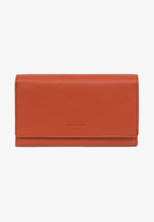 Portefeuille en cuir orange avec une texture grainée, design pliable, et nom de la marque embossé au centre en bas.