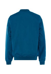 Giacca bomber blu imbottita con polsini e colletto a coste. Texture liscia, colore uniforme; nessun motivo o dettaglio hardware visibile.