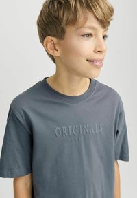 Jack & Jones Junior T-SHIRT GEDRUCKT T-SHIRT JUNIOR - Trükipildiga T-särk - stormy weather