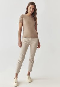 TATUUM MIKAJA - T-shirts basic - beige