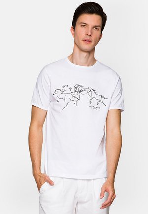 ALFRED - T-shirt z nadrukiem