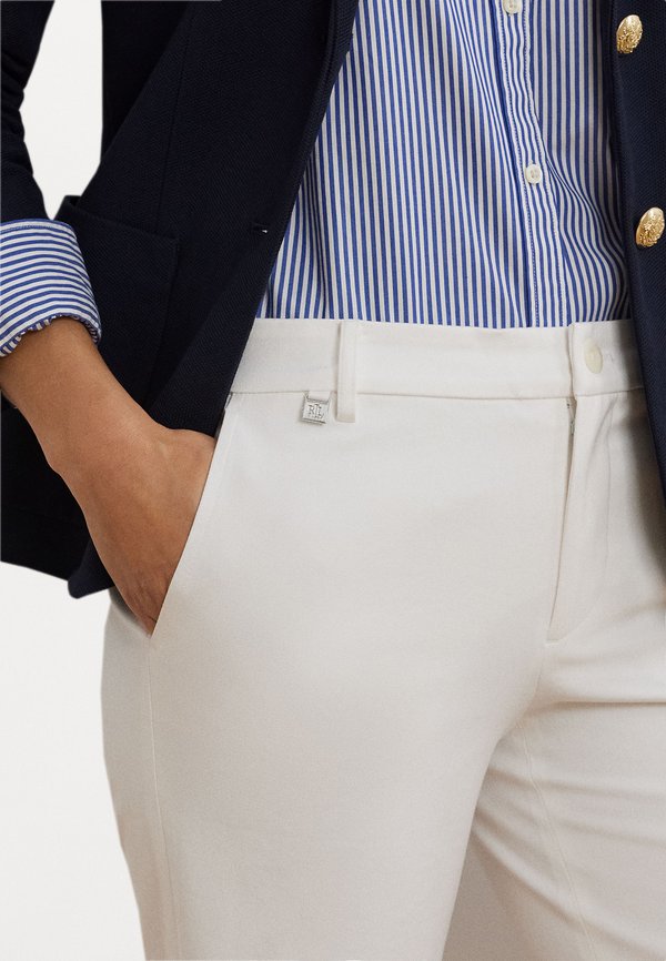 REALEEN BI-STRETCH TWILL SHORT - Shorts2