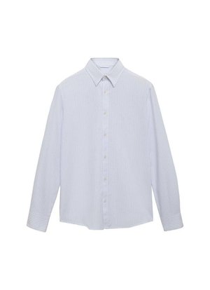Herren Langarmhemd in Hellblau mit feinen vertikalen Streifen, Button-Down-Kragen und Knopfverschluss. Aus weichem Stoff mit glatter Textur gefertigt.