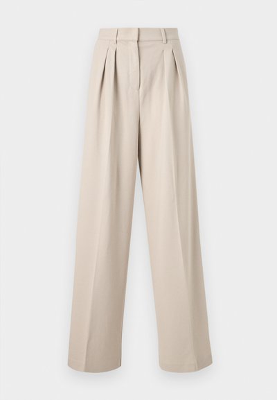Μπεζ παντελόνι με φαρδιά ποδιά και ψηλή μέση, με πιέτες στο μπροστινό μέρος, θηλιές για ζώνη και κρυφό μπροστινό κούμπωμα.