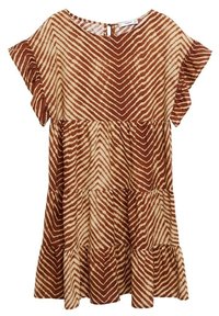Robe rayée brune et beige avec des manches courtes évasées, un col rond et un ourlet à volants en étages. Le motif présente des lignes en chevron.