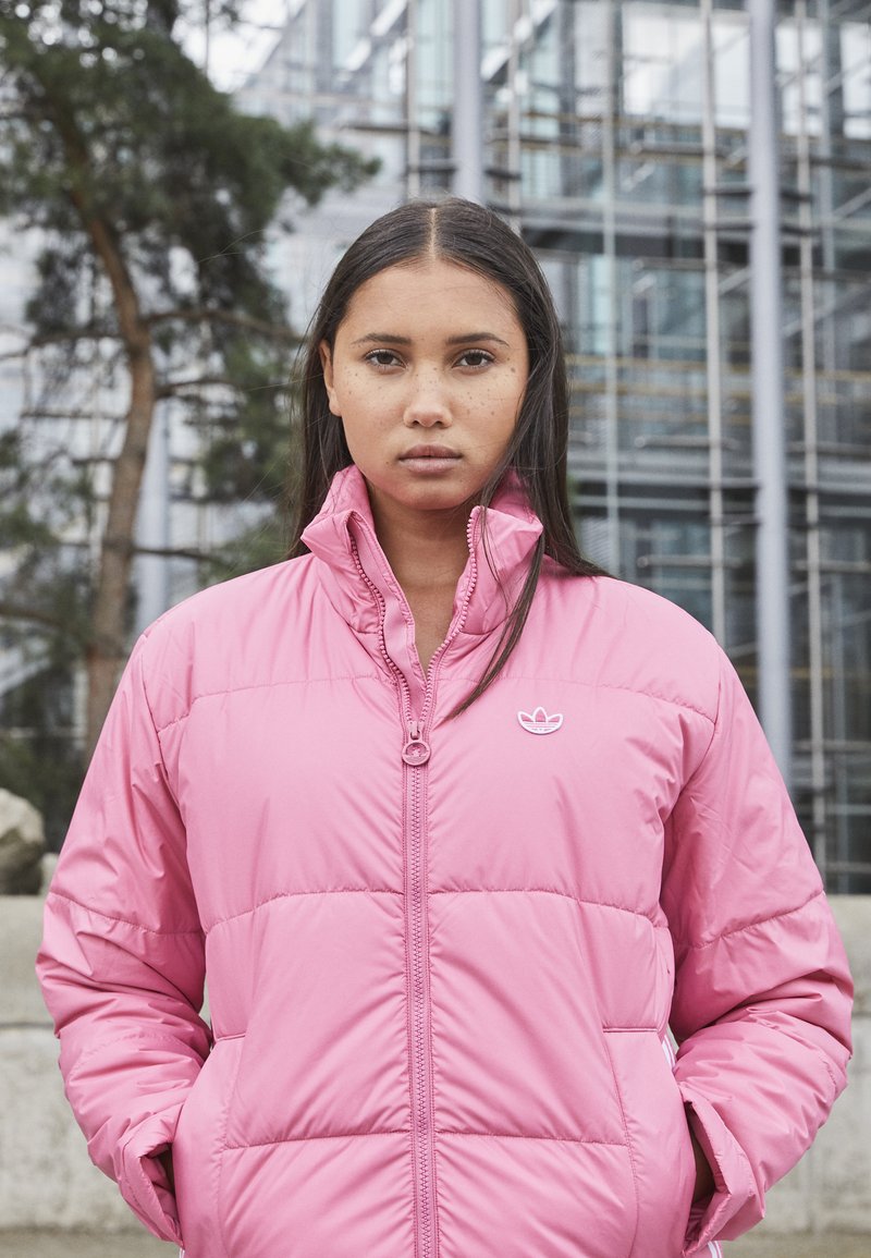 adidas Originals SHORT PUFFER MIDWEIGHT JACKET Chaqueta de - rose tone/rosa - Zalando.es