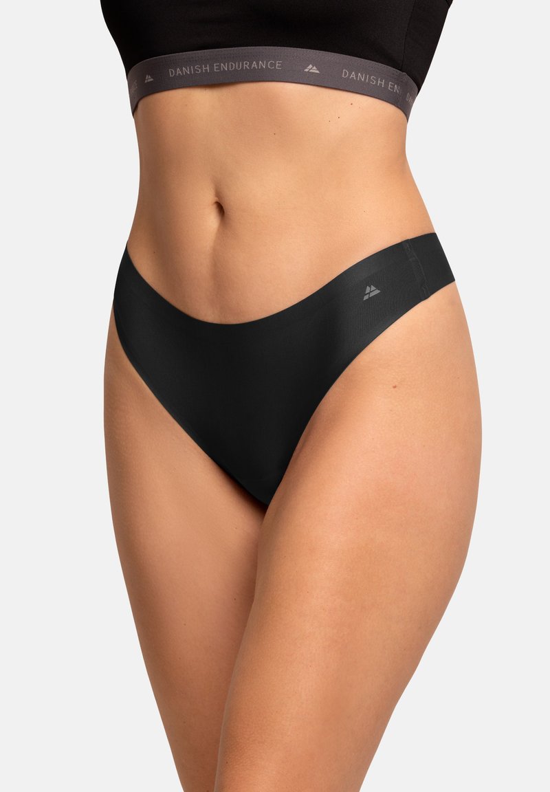 Zwarte stringonderbroek met een gladde stof en een brede tailleband waarop de merknaam "Danish Endurance" in lichtgrijs is gedrukt.