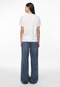 Pieces PCMOLLY O NECK TEE - Marškinėliai su spaudiniu - bright white/lavender