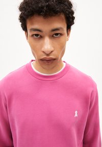 ARMEDANGELS BAARO COMFORT - Sweatshirt - crushed berry
