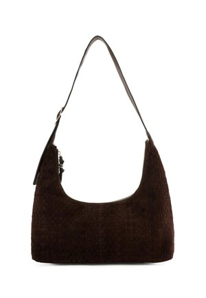Borsa a spalla in suede marrone con un motivo tessuto testurizzato, forma arrotondata e una singola tracolla in pelle nera. Presenta un'apertura con zip.