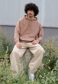 Jordan Mikina s kapucňou - archaeo brown black