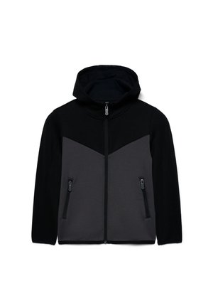 Giacca con cappuccio nera e grigio scuro con cerniera frontale e due tasche con cerniera su sfondo bianco semplice.