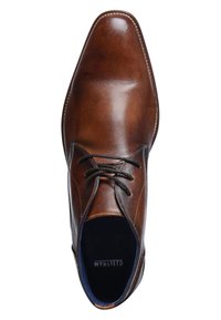 Braune Leder-Schnürschuhe, spitze Zehenform, glatte Oberfläche, kontrastierende blaue Innenauskleidung und minimale Nahtdetails.