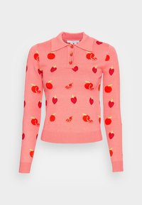 Maglione polo lavorato a maglia rosa con motivi di frutta colorati, tra cui fragole e fette di agrumi. Patta con bottoni e polsini a coste.