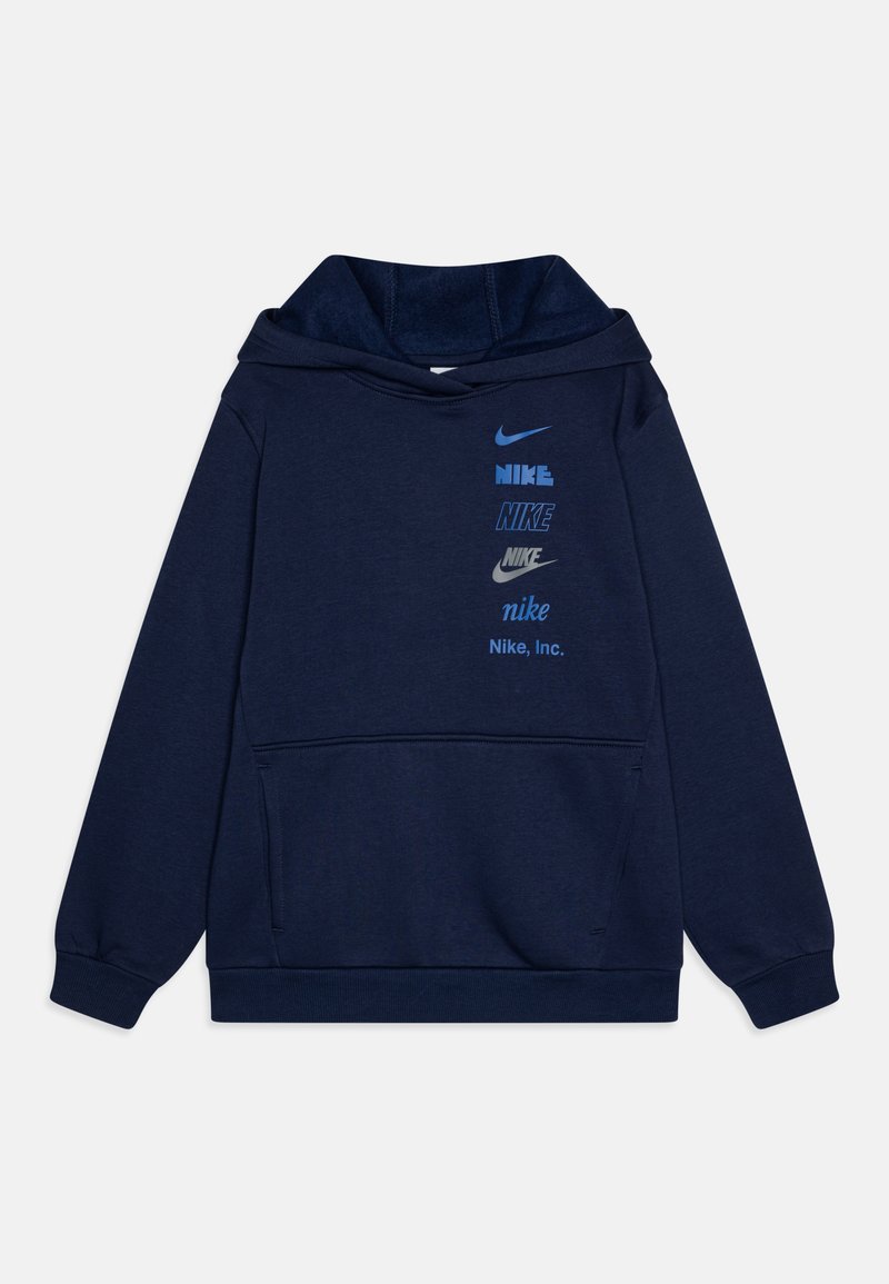 Tamsiai mėlynas džemperis su kengūros kišene, ant priekinės dalies atspausdinti įvairių atspalvių mėlyni Nike logotipai. Pagamintas iš minkštos medvilnės mišinio audinio.