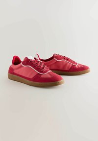 Unselected, new red