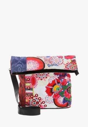 Sac bandoulière avec des motifs floraux et géométriques colorés, un rabat pliable et une bandoulière noire réglable.