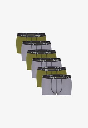 Zes gestapelde boxershorts voor heren in olijfgroen en grijs, afgewisseld met zwarte elastieken taillebanden met het merk "sloggi."