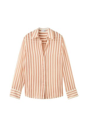 Camisa de manga larga con botones, con rayas verticales beige y blancas y cuello puntiagudo, mostrada extendida sobre un fondo blanco.