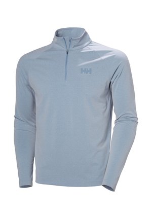 Jasnoniebieski pulower z długim rękawem i półzamkiem, ze stójką i logo "HH" na lewej piersi.