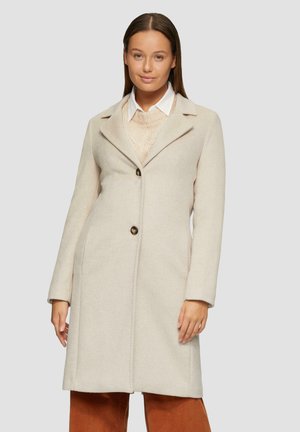 Beige wollen blend jas met een ingeklapte kraag, enkele knoopsluiting en zijzakken. Soepele textuur, getailleerde pasvorm en lange mouwen.