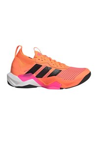 Chaussure de sport orange vif avec empeigne en mesh, rayures noires et accents roses. Dispose d'une semelle épaisse avec des détails contrastants en blanc et noir.