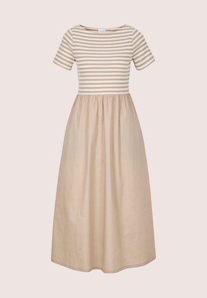 Beige midi-jurk met korte mouwen, horizontale crème- en beige strepen aan de bovenkant, en een effen beige geplooide rok.