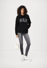 GAP HERITAGE - Mikina s kapucňou - true black