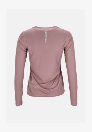 Top met lange mouwen in zacht mauve stof, met een textuurpatroon, een ronde hals en een label aan de achterkant met "SWEDEMOUNT" bedrukt.