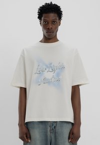 LOW LIGHTS STUDIOS® CHROMATIC - T-shirts med print - ecru
